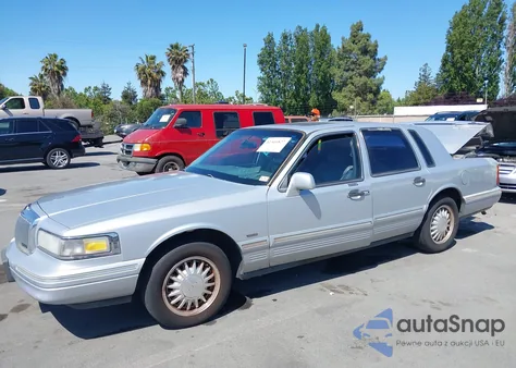 1997 Lincoln Town Car Cartier z USA, uszkodzony, nr VIN 1LNLM83W3VY744356